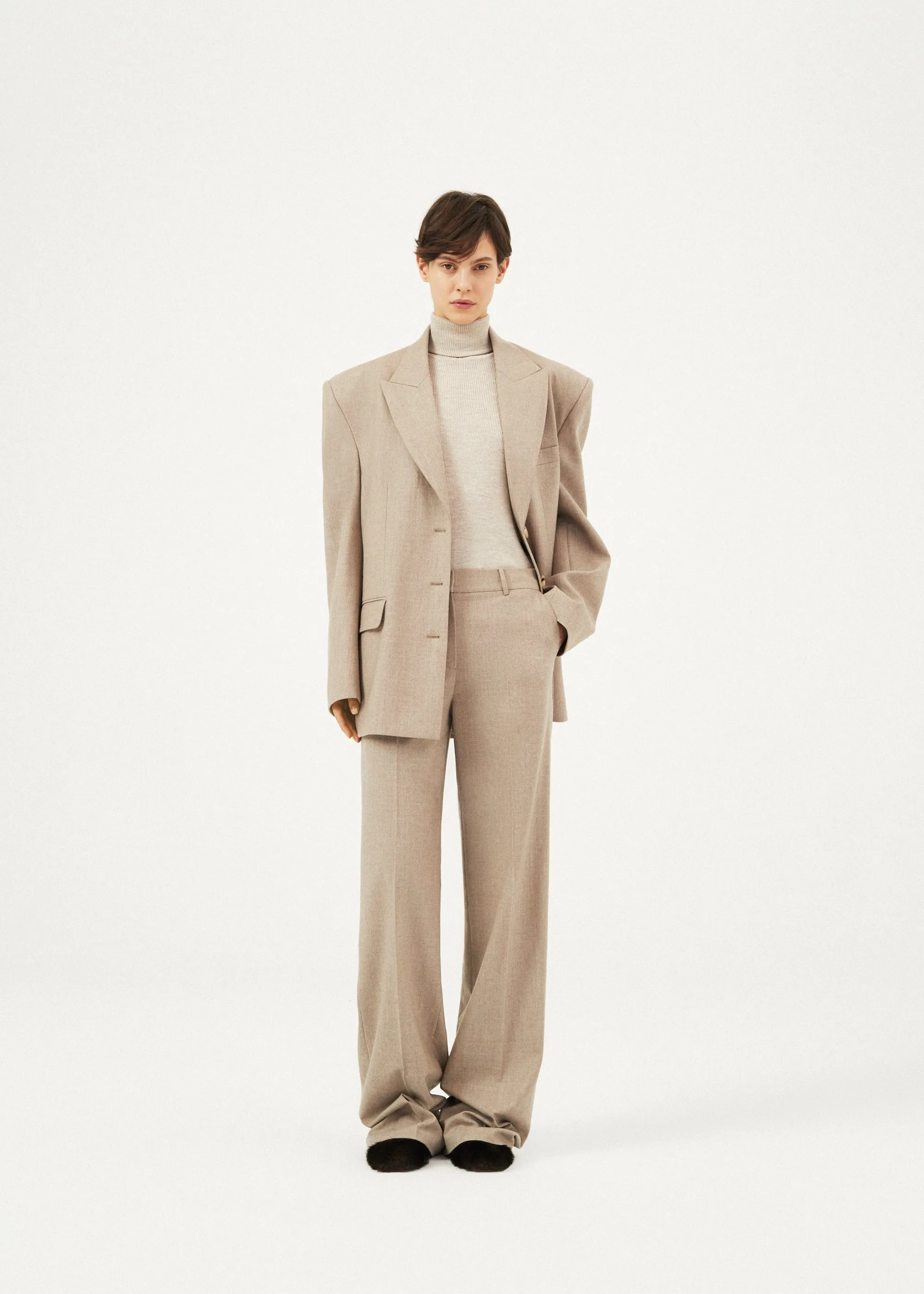 Cashmere classic oversized blazer in taupe